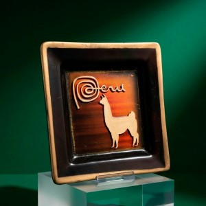 Cuadro Decorativo Perú con Relieve de Llama en Tonos Cálidos y Marco Dorado
